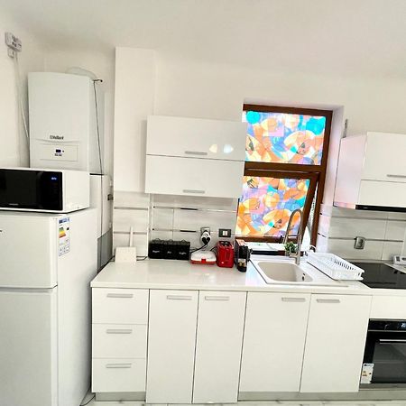 White Studio Bukarest Exteriör bild