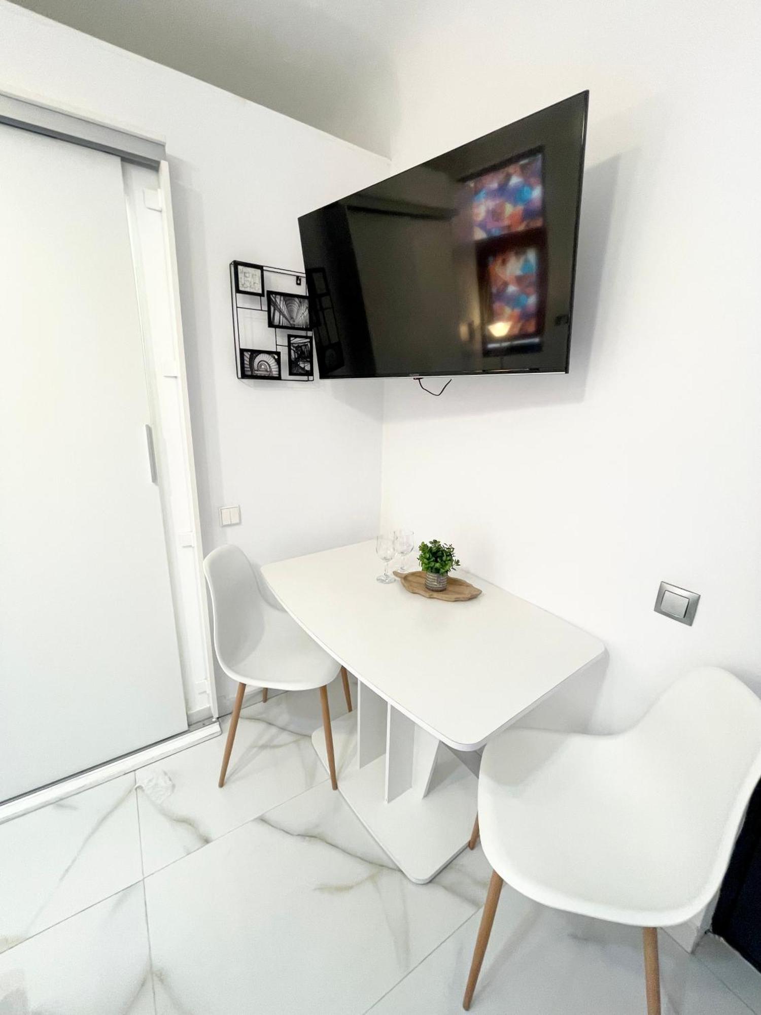 White Studio Bukarest Exteriör bild